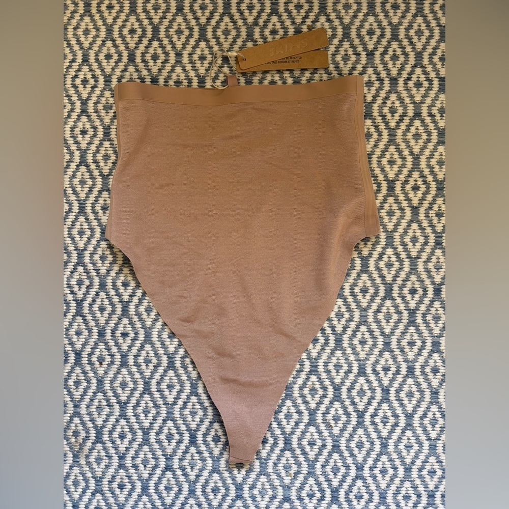 NWT SKIMS high waisted thong!